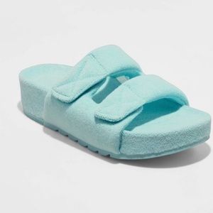 NWT , a new day blue sandals size 8